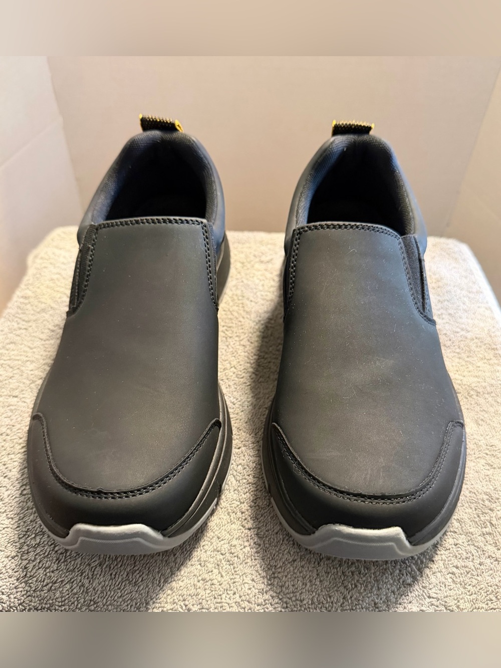 NWT Man-Made Materials Size 8 M Gerry Moc II Slip-On Sneakers